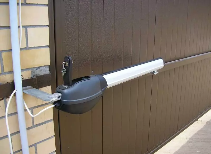 автоматические распашные ворота для гаража